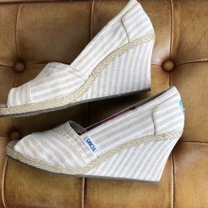 TOMS wedge size 7.5